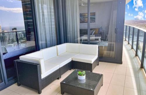 Broadbeach Apartment | 29th floor Oracle Tower 2 stunning ocean and city views