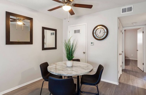 Southmoreland Apartment | 2B/1B Home Near Old Westport Premier Downtown Area