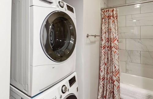 Southmoreland Apartment | 2B/1B Home Near Old Westport Premier Downtown Area