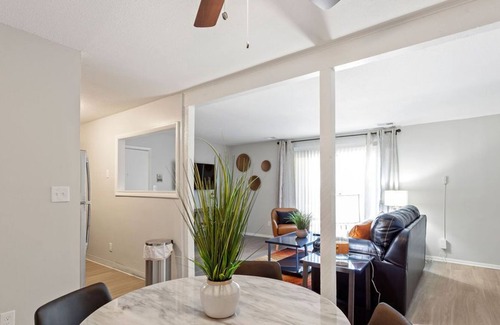 Southmoreland Apartment | 2B/1B Home Near Old Westport Premier Downtown Area