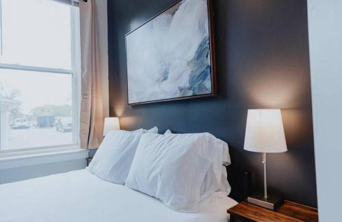 Soulard Apartment | 2B-1B Work & Play De WFH Setup Near City Fun