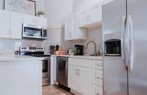 Soulard Apartment | 2B-1B Work & Play De WFH Setup Near City Fun