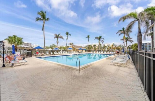 South Island Condo | 2B/2B ISLAND VACATION CONDO-RESORT POOL! WALK TO BEACH! SANTA MARIA 203