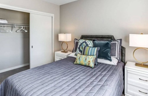 Lombard Apartment | 2b 2ba Condo