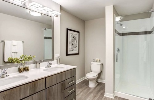 Lombard Apartment | 2b 2ba Condo