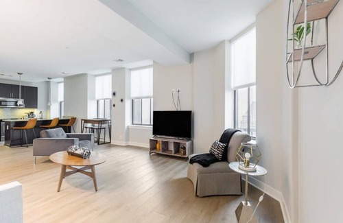 Downtown Baltimore Apartment | 2B/2BA Distinguished Apartment, Rooftop Pool & Gym