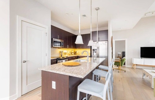 Downtown Baltimore Apartment | 2B/2BA Modern Downtown Suite, Rooftop Deck & Gym