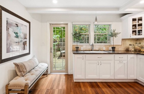 University South House | 2B in DT near Stanford, Big Living room & Kitchen