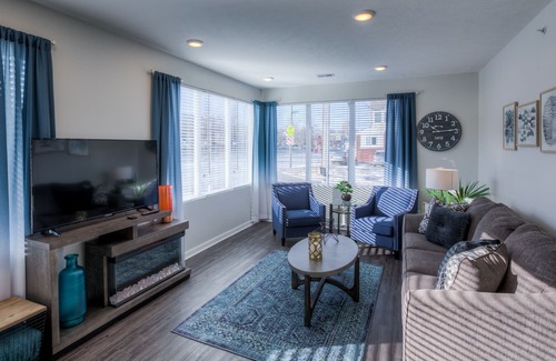 Midtown Condo | 2B Luxury Midtown Condo 103 - Underground Heated Parking!