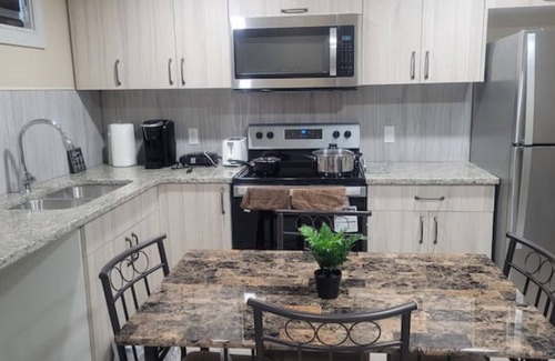 Leduc County House | 2B/R PRIVATE SUITE |13 MINS~AIRPORT | PRIVATE ENTR