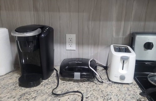 Leduc County House | 2B/R PRIVATE SUITE |13 MINS~AIRPORT | PRIVATE ENTR