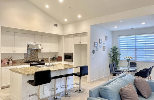 Northwood Condo | 2B2B Cozy Home /Irvine New Condonn