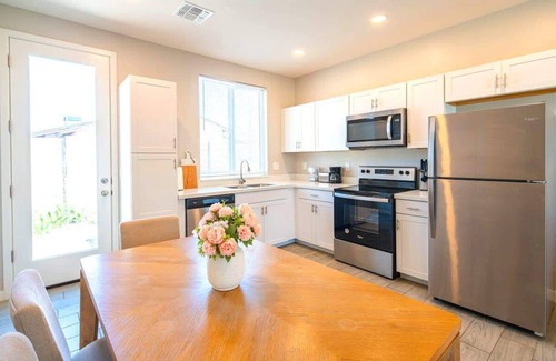 Glendale Apartment | 2B2B Free Parking & Premium Beds
