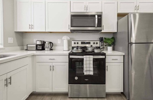 Glendale Apartment | 2B2B Free Parking & Premium Beds