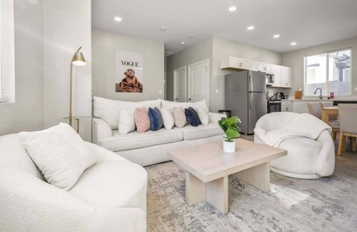 Peoria Apartment | 2B2B Free Parking & Premium Beds