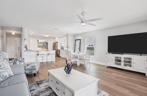 Punta Gorda Condo | 🥇 2bd condo with Canal access to Charlotte Harbor (CH1121)