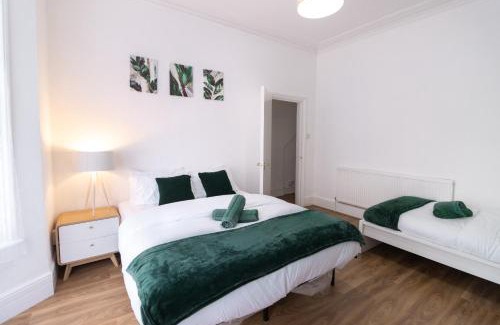 Charlton Apartment | 2BD Garden Flat - Parking - O2,Excel,CityAirport