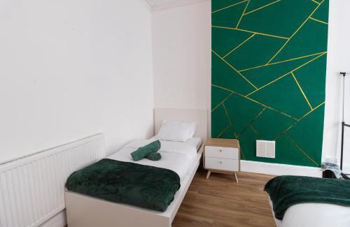 Charlton Apartment | 2BD Garden Flat - Parking - O2,Excel,CityAirport