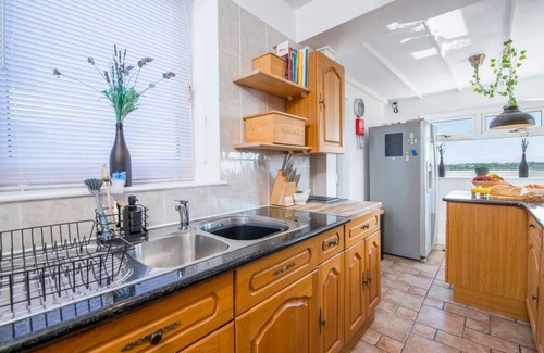 Killay House | 2BD Holiday Home Stunning views of the Sea and Gower