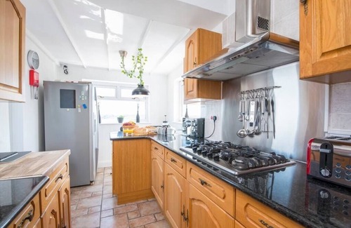 Killay House | 2BD Holiday Home Stunning views of the Sea and Gower