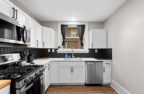Peoria House | 2BD Home Near OSF | Perfect for Nurses