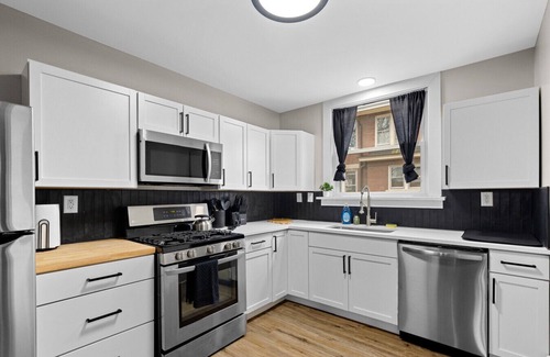 Peoria House | 2BD Home Near OSF | Perfect for Nurses