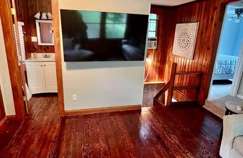 Monticello Cottage | 2BD Lakefront Freeman Cottage: Swimming, Boat Dock & Fire pit, and Amazing Views