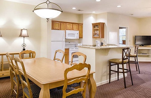 Williamsburg Condo | 2BD/Williamsburg at Governor's Green - Lots to do!