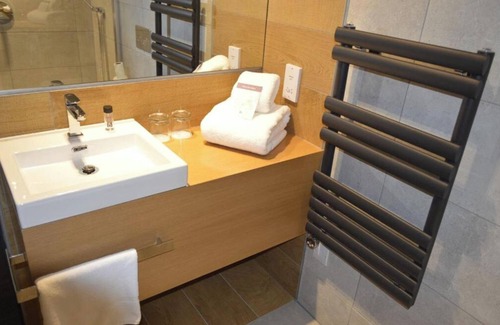 Dalmuir Apartment | 2BDR apartment near Golden Jubilee