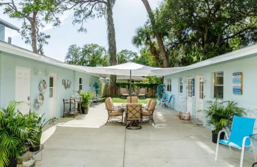 Central Sarasota Apartment | 2bed 1bath Suite minutes to Downtown, Beaches, Restaurants, Theaters and MORE