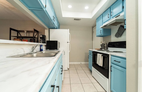 Bauerle Ranch House | 2bed/2.5 bath, Ensuites each room, Near Hiking, Private Yard, Pet friendly!