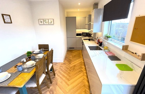 Rickmansworth Apartment | 2bed in Rickmansworth, balcony views 5min to tube station free Wi-Fi & Parking