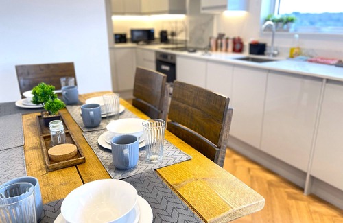 Rickmansworth Apartment | 2bed in Rickmansworth, balcony views 5min to tube station free Wi-Fi & Parking