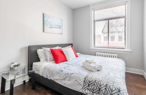 Central Hamilton Apartment | 2Bedroom Apt Near Downtown - King Bed & Netflix!