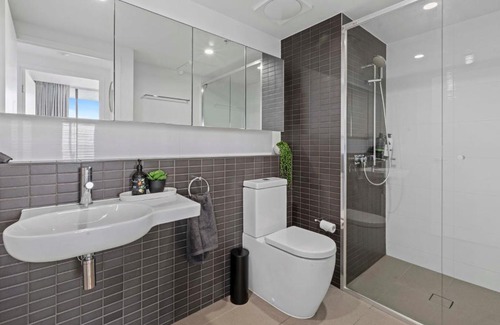 Milton Apartment | 2Bedroom Exec Apt near Suncorp Free Carpark