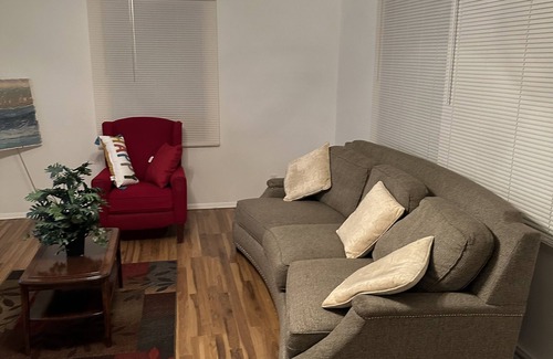 Peoria House | 2Bedroom Home away from home