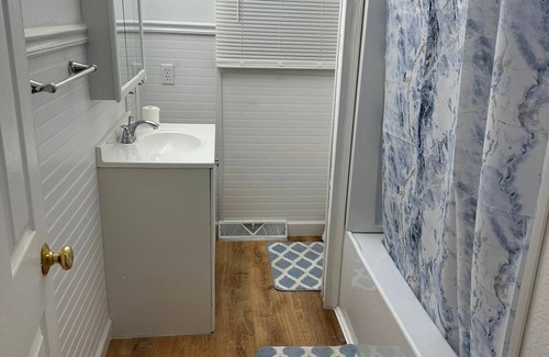 Peoria House | 2Bedroom Home away from home