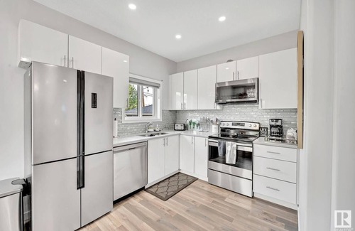 North Central Edmonton House | 2bedroom home in Downtown, 5min to Stadium, Expo centre, NAIT