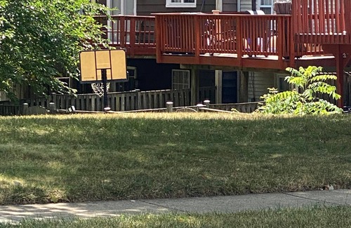 Fairland House | 2beds 1 sofa bed, free-parking,fenced,near Washington DC,private