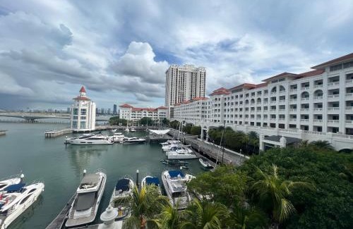 Seri Tanjung Pinang Apartment | 2Beds Seaview Straits Quay comes with Carpark and Hothub