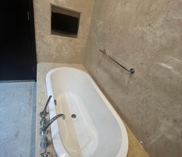 Seri Tanjung Pinang Apartment | 2Beds Seaview Straits Quay comes with Carpark and Hothub