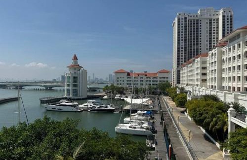 Seri Tanjung Pinang Apartment | 2Beds Seaview Waterfront Straits Quay w/Free Carpark And Bathub