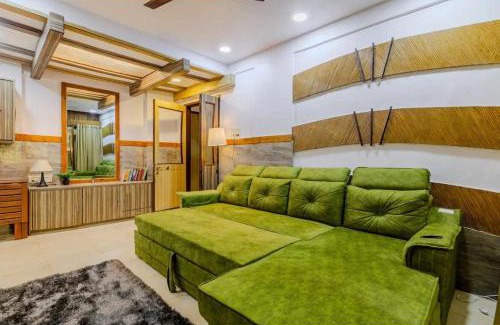 Lokhandwala Complex Apartment | 2BHK with Terrace Garden-Lokhandwala Andheri