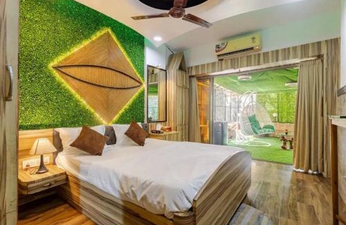 Lokhandwala Complex Apartment | 2BHK with Terrace Garden-Lokhandwala Andheri