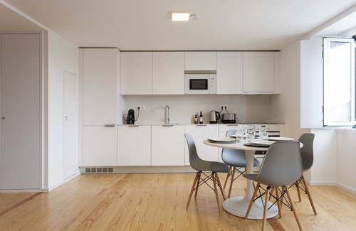 Santos Apartment | 2BLocal Castelo Picão Apartments