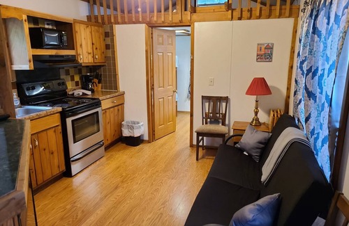 Slidell Cabin | 2BR 1BA Cabin w/4 Bunk Beds & Queen