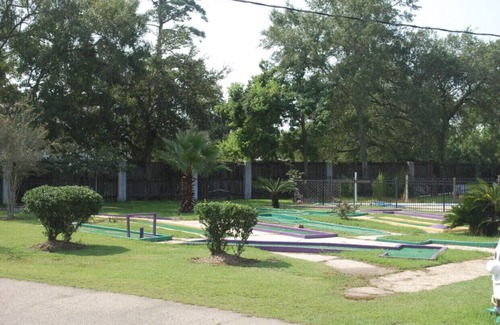 Slidell Cabin | 2BR 1BA Cabin w/4 Bunk Beds & Queen