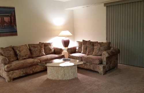 Gaithersburg Condo | 2BR/1BA Private Condo W/Terrace Patio
