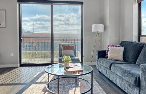 Downtown Des Moines Apartment | 2br 2 Ba Apt Downtown Whot Tub & Amenities!