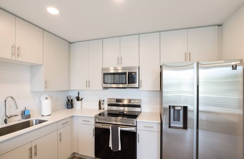 Central Sarasota Condo | 2BR 2BA Downtown Sarasota, Waterfront Views, Patio, Resort Pool, Kayaks Included